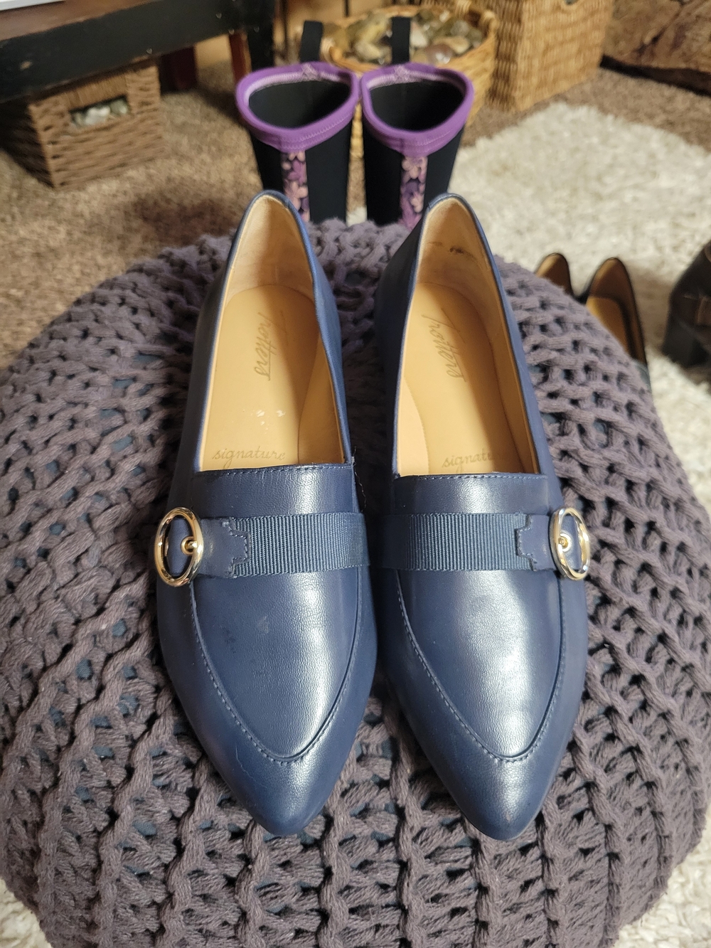 Classic Trotters Signature Navy Pointed Loafer Flats with Gold Accent Sz 8M